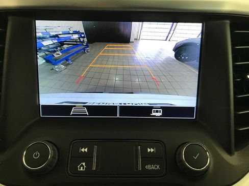 Certified 2023 GMC Acadia SLE w/ Driver Convenience Package image 17