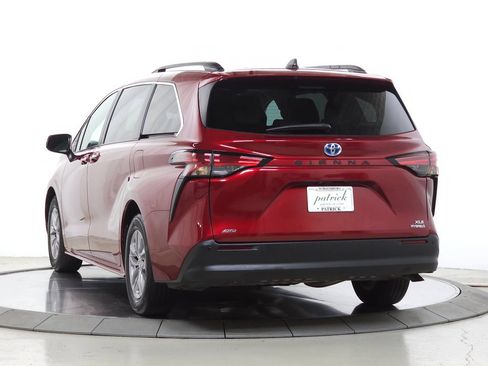Used 2022 Toyota Sienna XLE w/ XLE Plus Package AWD/4WD image 7