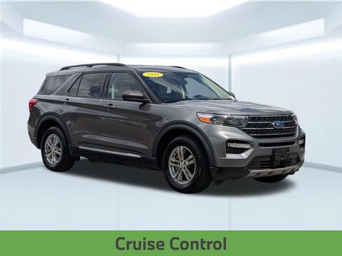 Used 2021 Ford Explorer XLT w/ Equipment Group 202A AWD/4WD image 10