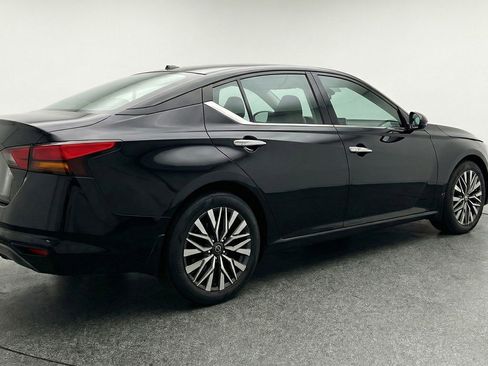 Used 2025 Nissan Altima 2.5 SV FWD image 9