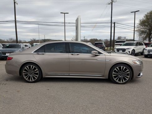 Used 2019 Lincoln Continental Reserve image 2