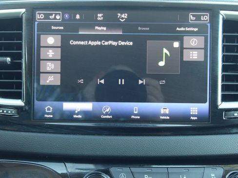 Used 2024 Chrysler Pacifica Touring-L image 29