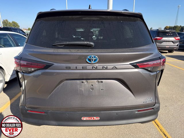 Used 2021 Toyota Sienna XLE w/ XLE Plus Package FWD image 6