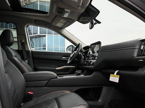 New 2025 Nissan Pathfinder Platinum w/ Lighting Package (N92) image 11