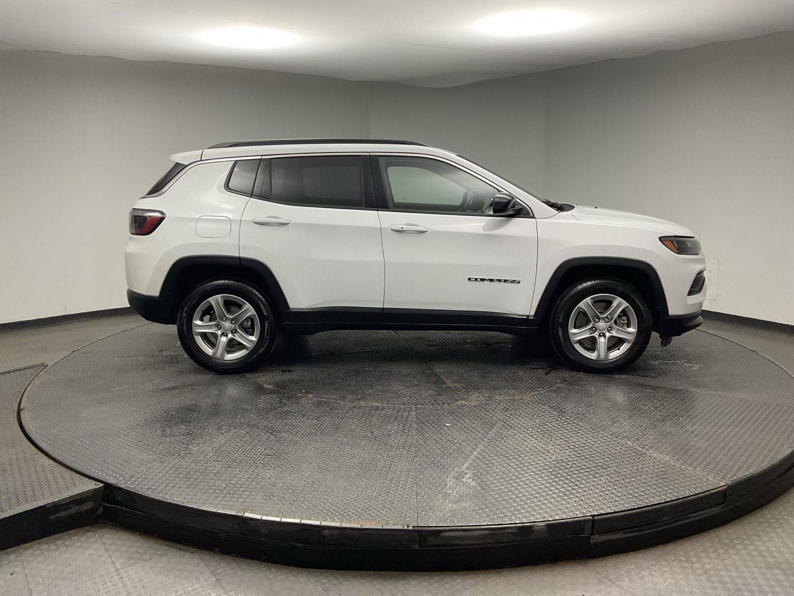 Used 2024 Jeep Compass Latitude AWD/4WD image 8