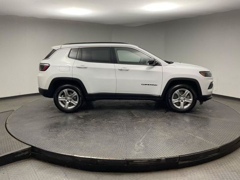 Used 2024 Jeep Compass Latitude AWD/4WD image 8