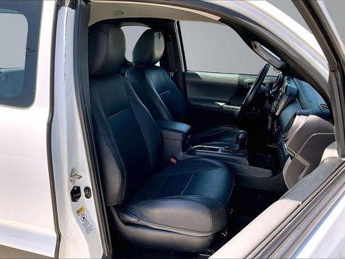 Used 2017 Toyota Tacoma SR RWD image 16