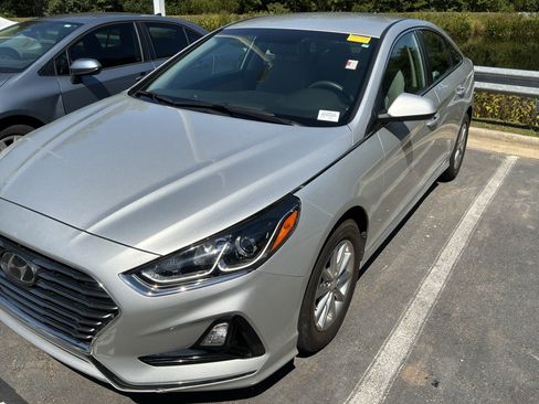 Used 2018 Hyundai Sonata SE FWD image 3