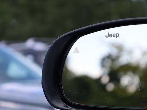 Used 2025 Jeep Compass Trailhawk w/ Trailer Tow Group AWD/4WD image 18