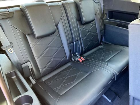 Used 2025 Volkswagen Atlas SE FWD image 29