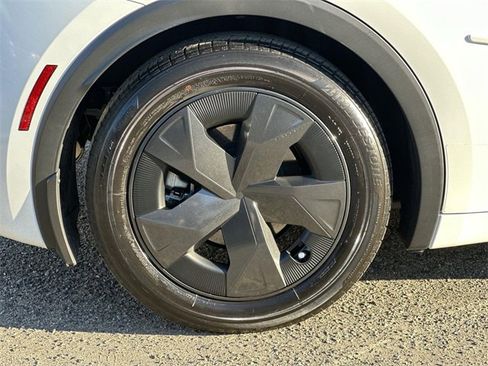 Used 2025 Toyota Prius LE image 31