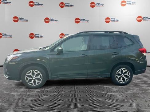 Used 2022 Subaru Forester Premium image 4