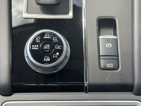 New 2025 Mitsubishi Outlander SE image 33