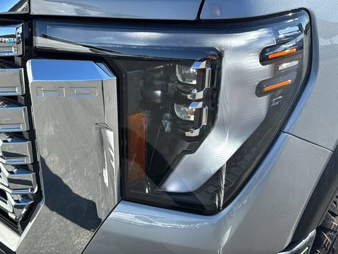 Used 2025 GMC Sierra 2500 Denali w/ Denali Reserve Package AWD/4WD image 6