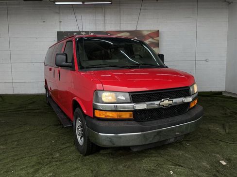Used 2015 Chevrolet Express 3500 LS w/ Chrome Appearance Package image 7