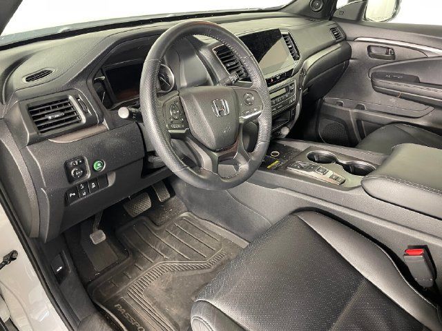 Used 2025 Honda Passport EX-L image 3