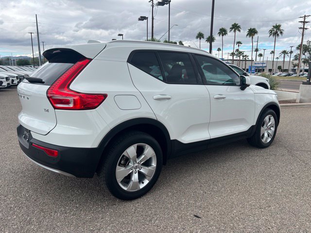 Used 2020 Volvo XC40 T4 Momentum FWD image 3