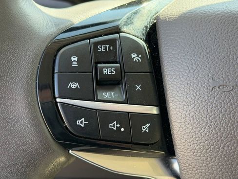 Used 2022 Ford Explorer Platinum w/ Equipment Group 601A AWD/4WD image 16