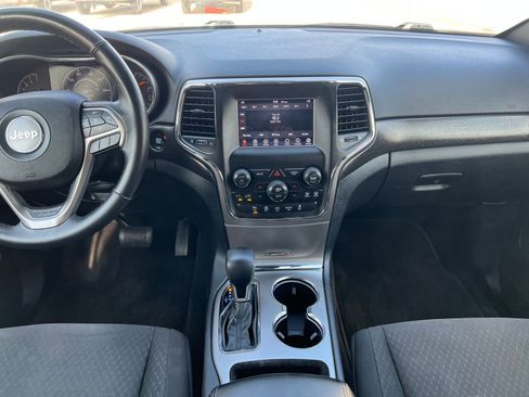 Used 2018 Jeep Grand Cherokee Laredo RWD image 24