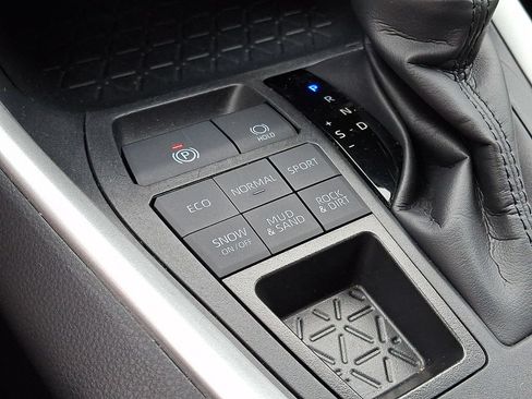 Certified 2025 Toyota RAV4 XLE AWD/4WD image 18