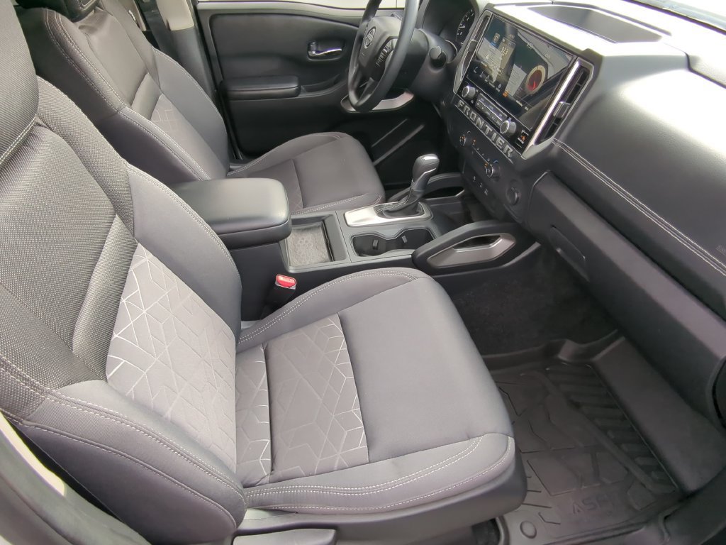 Certified 2025 Nissan Frontier SV RWD image 31