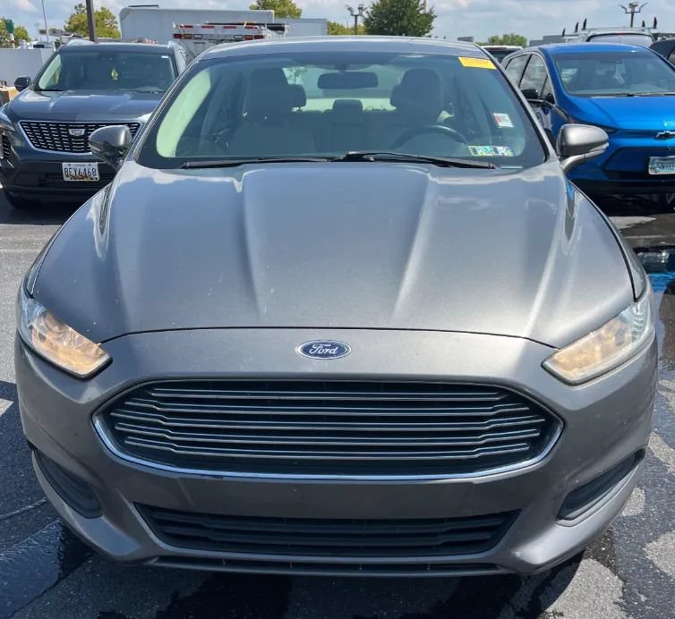 Used 2014 Ford Fusion SE FWD image 3