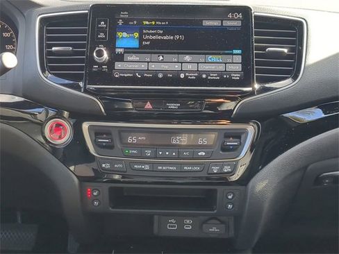 Used 2025 Honda Ridgeline Black Edition image 17