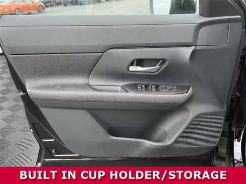 Used 2025 Nissan Kicks SV image 17