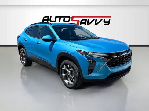 Used 2025 Chevrolet Trax LT FWD image 1