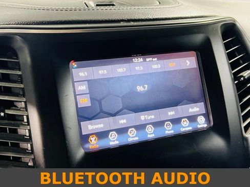 Used 2019 Jeep Cherokee Latitude AWD/4WD image 6