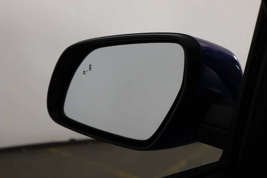 Used 2025 Hyundai Venue SEL FWD image 35