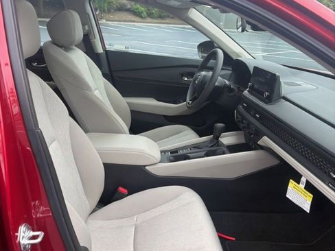 Used 2025 Honda Accord SE image 30