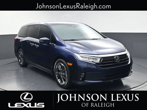 Used 2023 Honda Odyssey Elite image 3