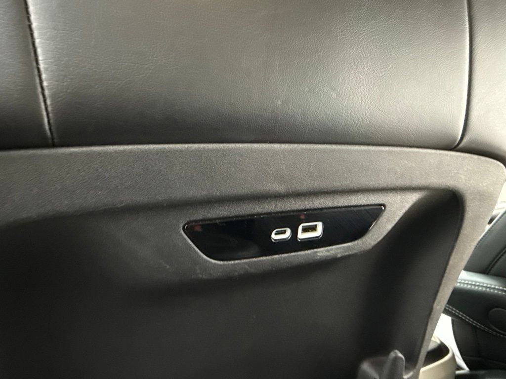 Used 2024 Chrysler Pacifica Touring-L FWD image 32