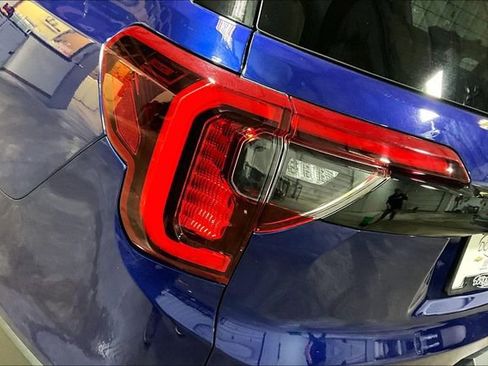 Used 2023 GMC Acadia SLE w/ Driver Convenience Package image 8