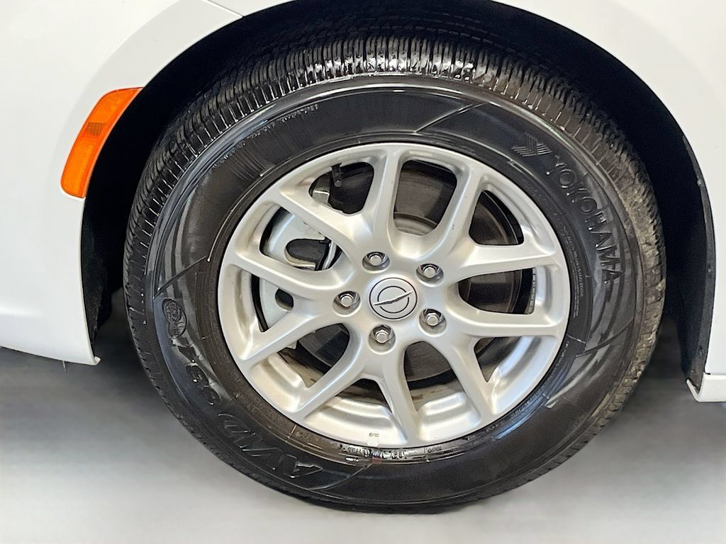 Used 2026 Chrysler Pacifica Select FWD image 31