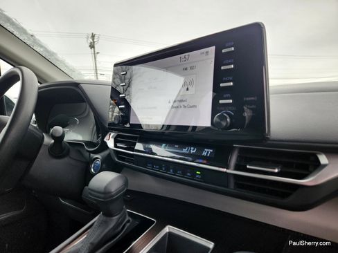 Used 2024 Toyota Sienna LE image 29