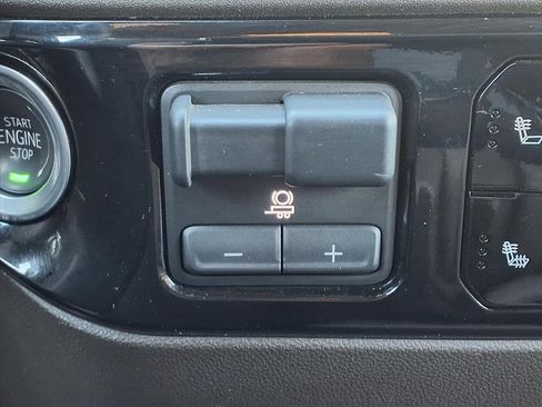 Used 2025 GMC Sierra 1500 SLT image 12