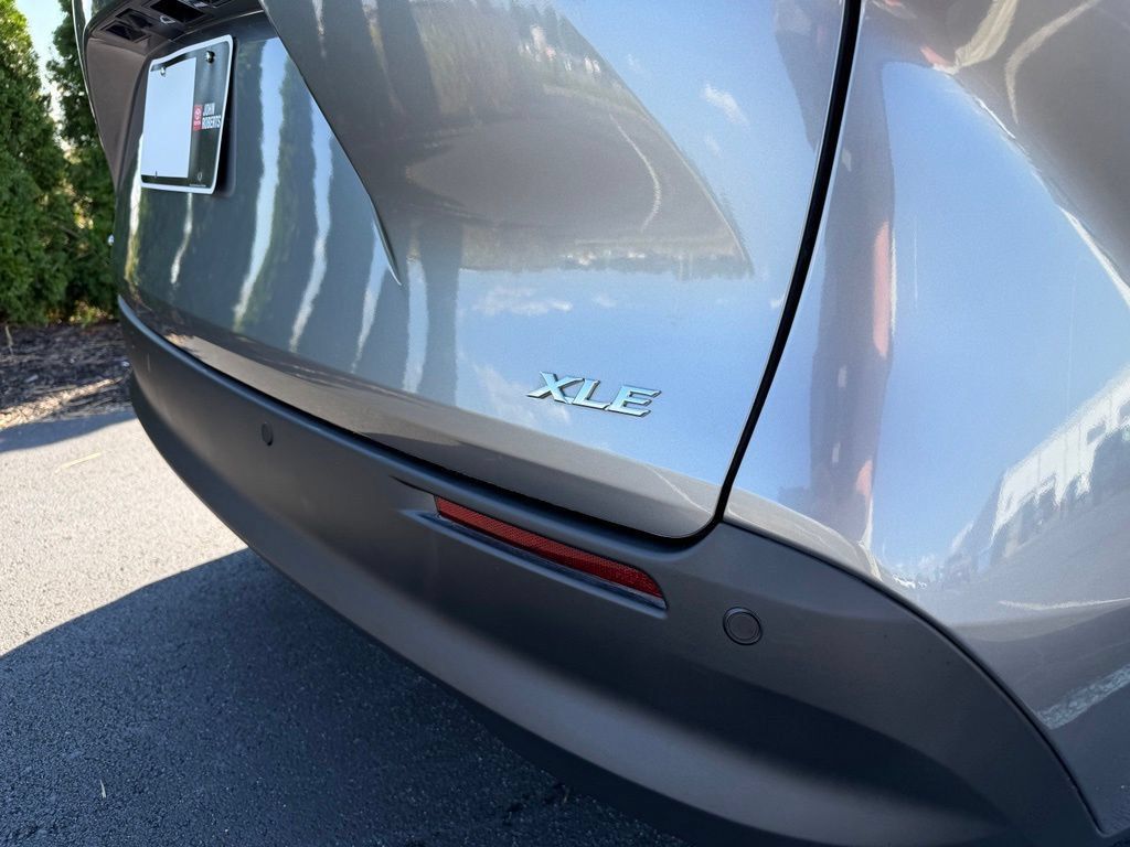 Certified 2026 Toyota Sienna XLE AWD/4WD image 9