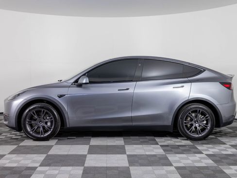 Used 2025 Tesla Model Y Long Range image 3