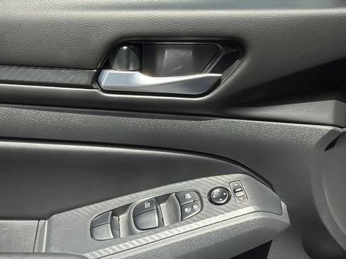 Used 2025 Nissan Altima 2.5 SV FWD image 18