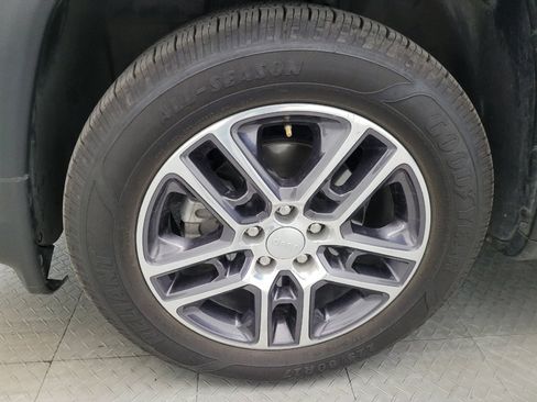 Used 2019 Jeep Compass Latitude FWD image 31