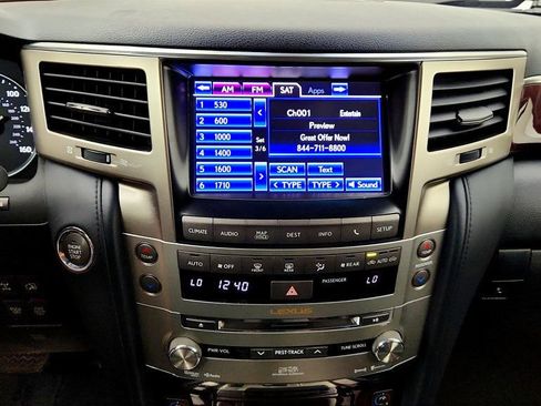 Used 2013 Lexus LX 570 4WD w/ Luxury Pkg image 18