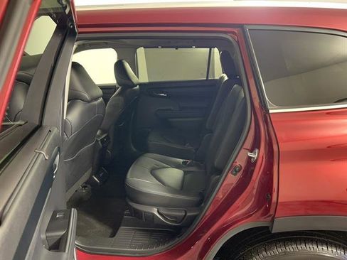 Certified 2024 Toyota Highlander XLE image 27