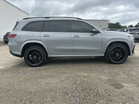 Used 2025 Mercedes-Benz GLS 450 4MATIC image 4