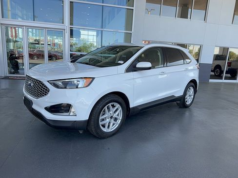Certified 2024 Ford Edge SEL w/ Convenience Package AWD/4WD image 2