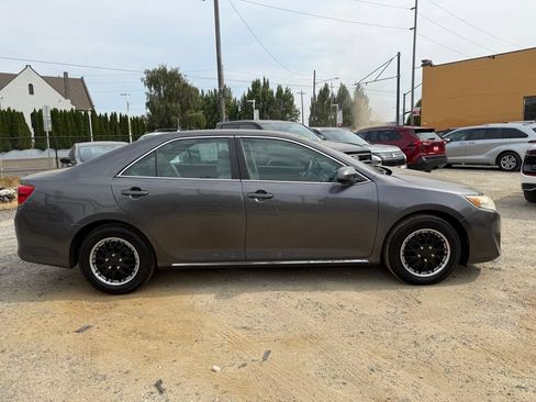Used 2014 Toyota Camry LE FWD image 10