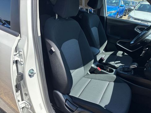 Used 2024 Kia Soul LX w/ Option Group 015 FWD image 34