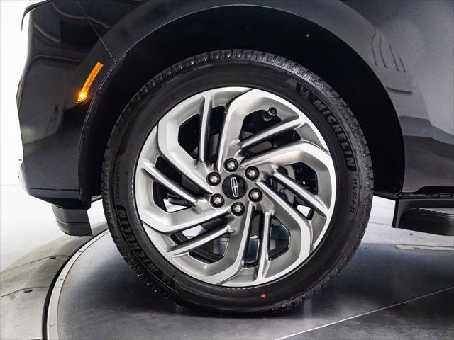 New 2027 Lincoln Navigator Premiere RWD image 12