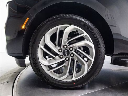 New 2027 Lincoln Navigator Premiere RWD image 12